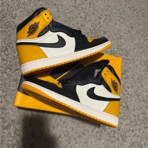 Nike Air Jordan 1 RETRO 
Yellow Black Size 11